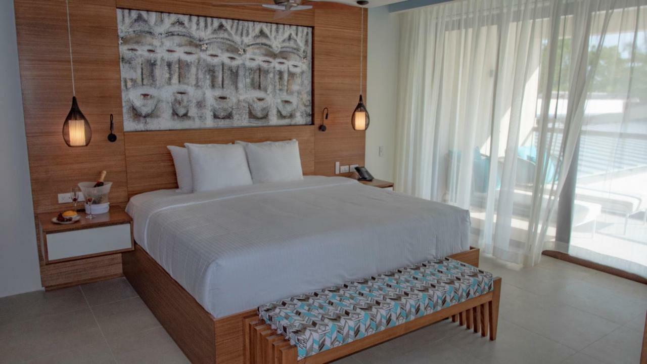 Azura Suite King Bed